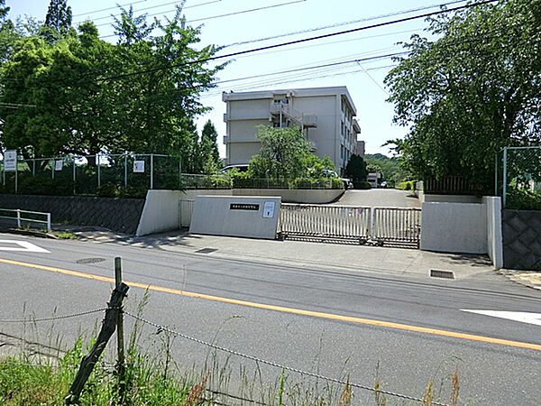 多摩市立和田中学校まで1500ｍ