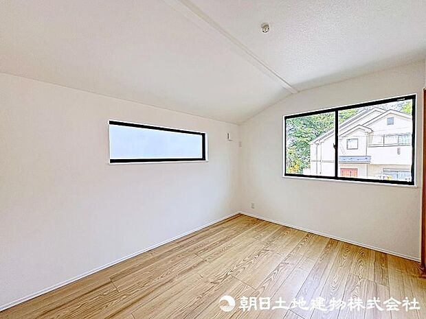 居室内はいつも明るい印象ですので、気持ちの良い朝を迎えられそう。毎日の生活も自然と明るくなりますね。
