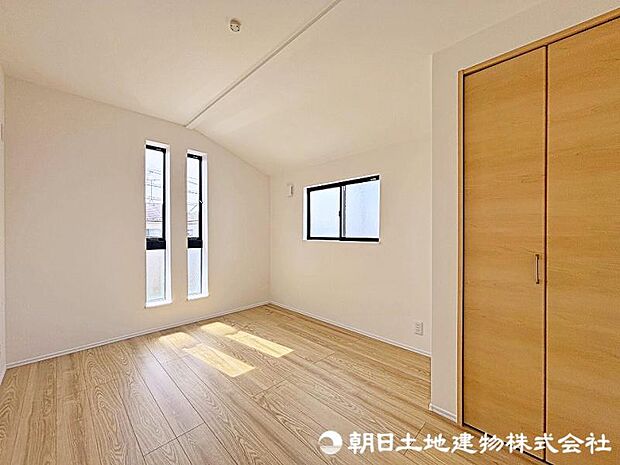 約5.62帖の居室は子供部屋としてご利用いただけます！勉強机のほかにもベッドなど置くことができます！