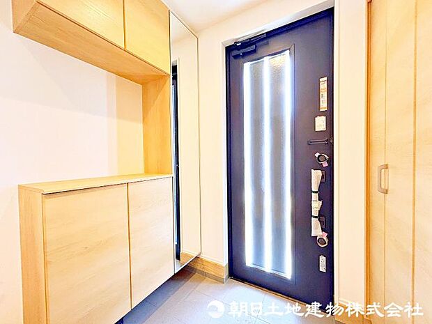 居住者の帰り、訪れる方を優しく迎え、やすらぎに満ちた生活空間を予感させる。健やかな暮らしを楽しめそう