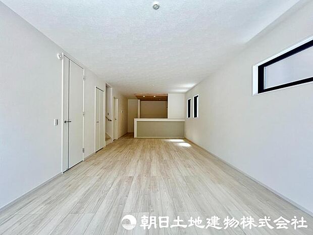 ここにはみんなが集い、食事と楽しい会話が始まる。話に夢中になりすぎて、ついつい時を忘れてしまう。