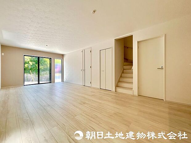 約21帖の広々としたリビング!お好きな家具を配置してもまだまだ余裕がありますね!