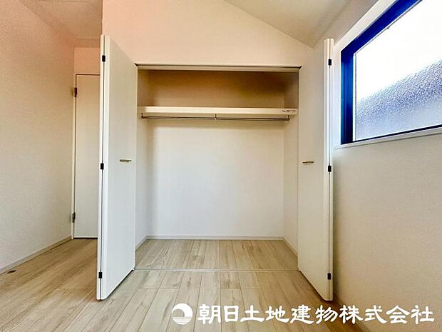 各居室にクローゼットがあり、洋服ダンスなどを置く必要がないのでお部屋を広く使えます。