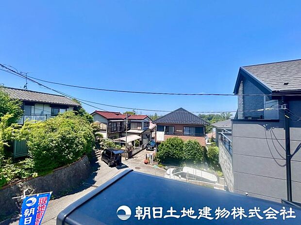 手を伸ばせば、ふれることが出来そうな環境が、そのままインテリアになったような印象です。