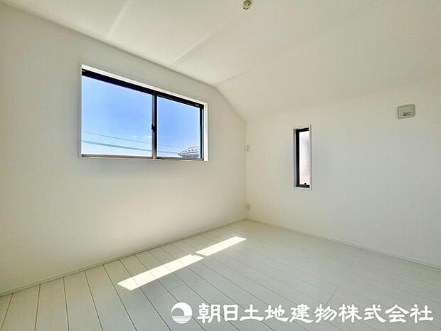2面採光を確保した明るい室内は、風通しも良く、大変居心地の良い空間となっております！
