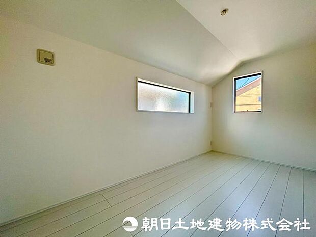 住まう方自身でカスタマイズして頂けるように「シンプル」にデザインされた室内です！
