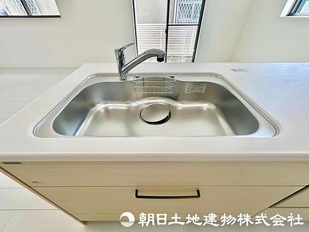水がスッと流れる、汚れがスルッと落ちる。毎日の片付けを、もっとスマートに。