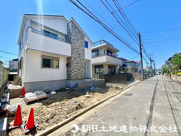 前面道路は人通りが少なく、約4.99ｍの幅員のためお車の駐車も楽にできます！
