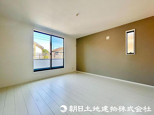 主寝室は約8.8畳あり、休息の場として広々とお使いいただけます！