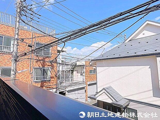 手を伸ばせば、ふれることが出来そうな環境が、そのままインテリアになったような印象です。