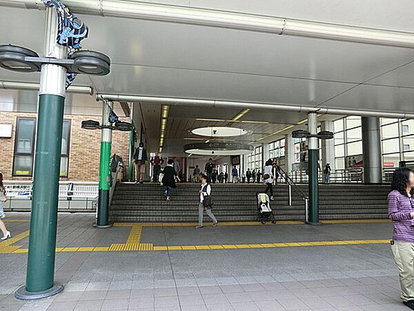 JR南武線「武蔵溝ノ口駅」まで約850m駅前には商業施設や商店街などがあり、買い物客でにぎわっています。