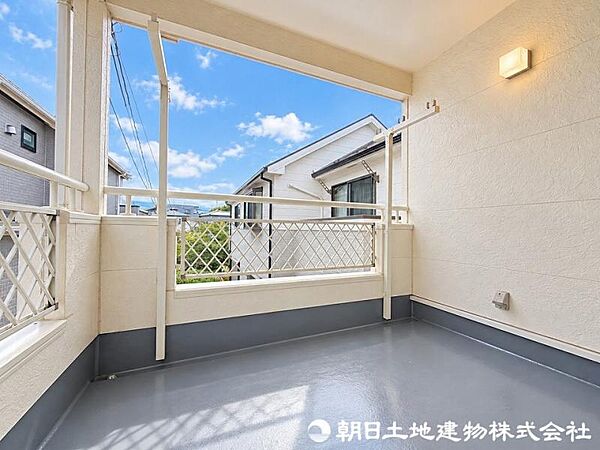 バルコニーは広々としており、お洗濯物がたくさんあっても安心ですね！