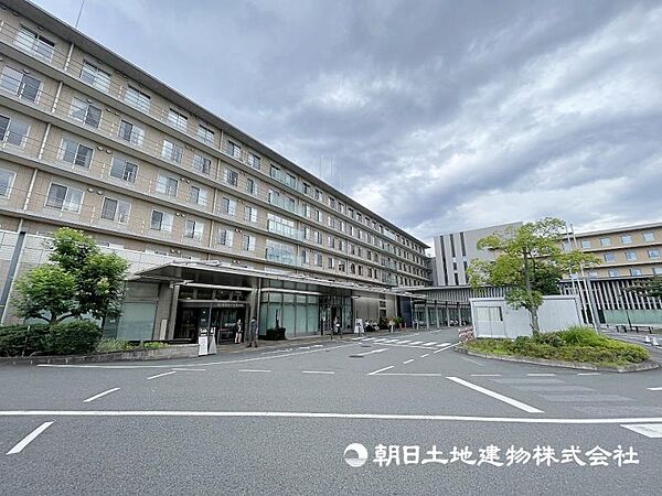 新百合ヶ丘総合病院まで約1600ｍ多くの診療科を備えた日々の健康をサポートしてくれる総合病院です。幅広い医療に対応しており、地域の医療機関として、利用されています。