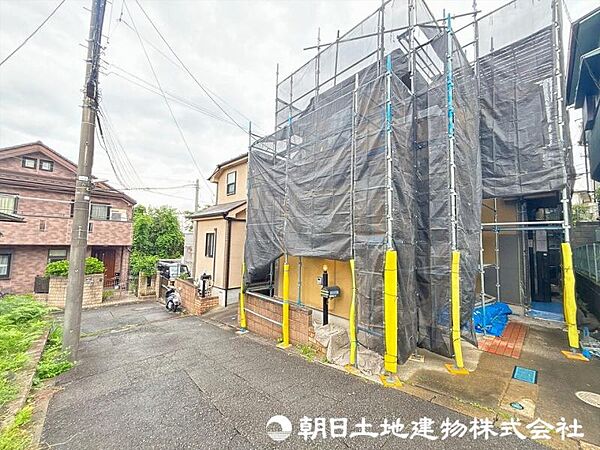 私道故の落ち着いた道路。お子様の事までを考えた際に、交通量も少なく危険性が少ない安全な道路です！