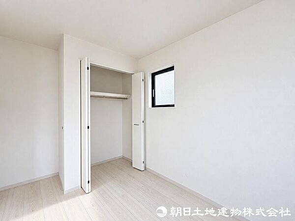 各居室にクローゼットがあり、洋服ダンスなどを置く必要がないのでお部屋を広く使えます。