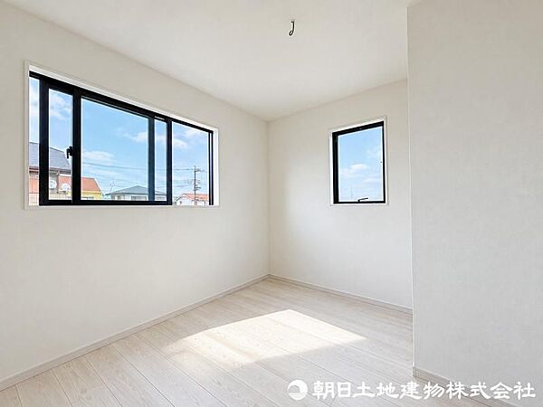 窓から差し込む暖かな陽光のある4.1帖の洋室！