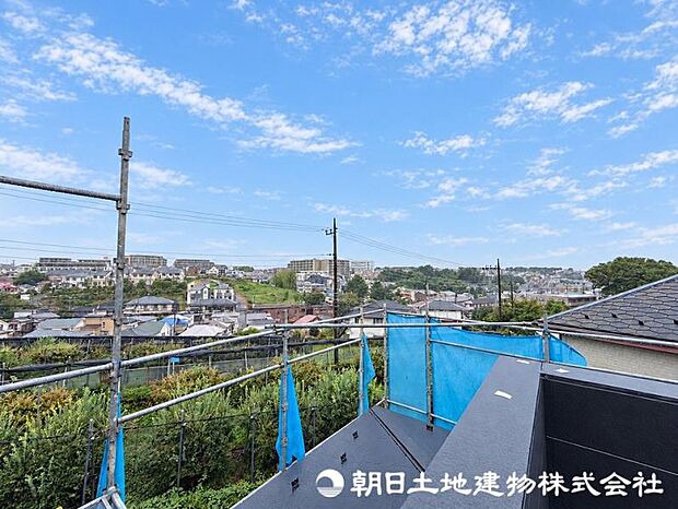 バルコニーからの景色!晴れた日中も夜景も綺麗で気分もさっぱりリフレッシュできそう!
