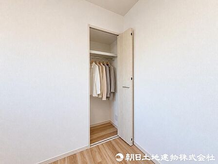 各居室にクローゼットを完備していますので、家具の買い足しを抑えられるメリットも!※本画像はCGで作成しており、実際の現地には家具は置かれておりません。また、価格に家具は含まれておりません。