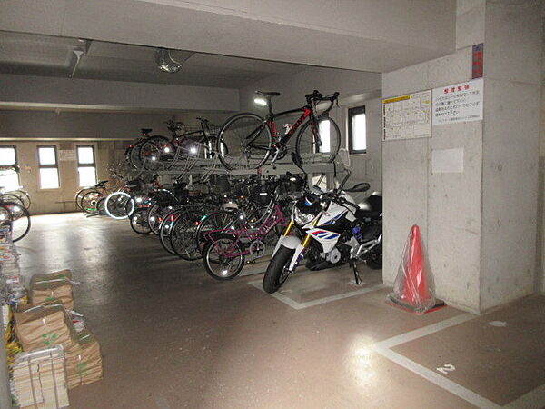 屋根付き駐輪場です。