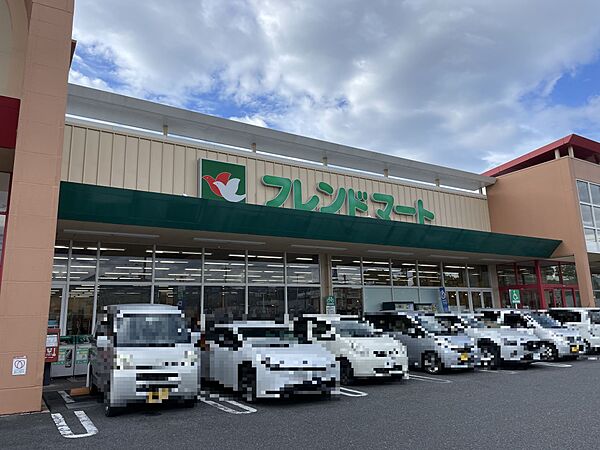 フレンドマート 秦荘店まで徒歩17分(約1300ｍ)