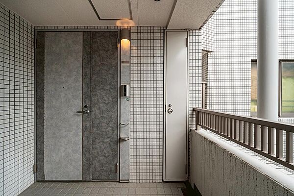 独立ポーチの玄関です。