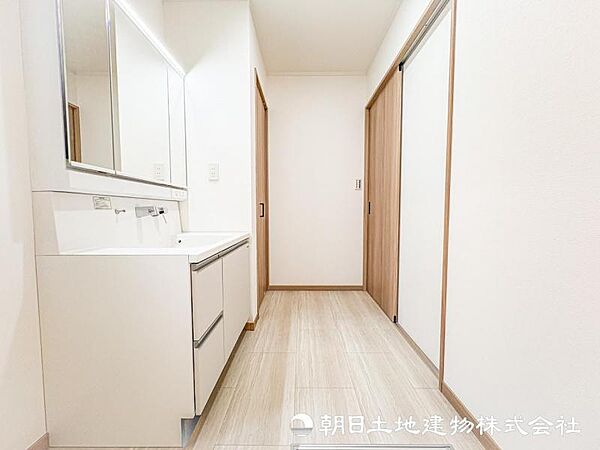 【洗面・脱衣所】便利なランドリーラック、バスケットやワゴンなどコンパクトで無駄のないゆるやかな片づけでいつでも清潔感のあふれる空間に