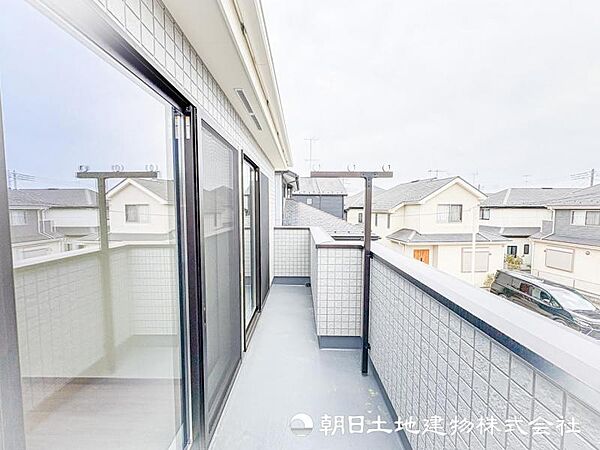 【バルコニー】外干しの風通しのよさにより消臭効果も期待できます