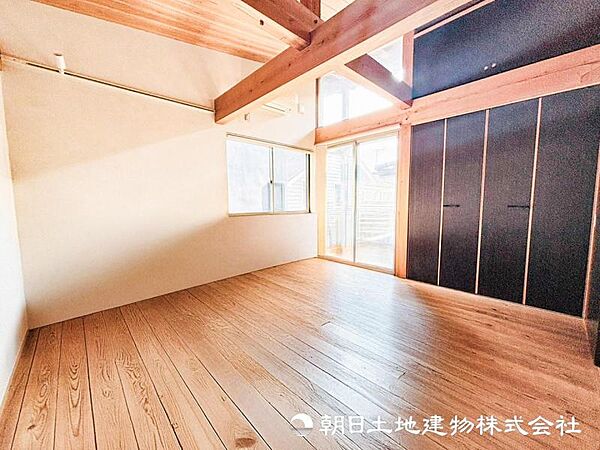 【洋室】隙間時間の掃除がフロアワイパーでサッと済ませられるのもフローリングの魅力です
