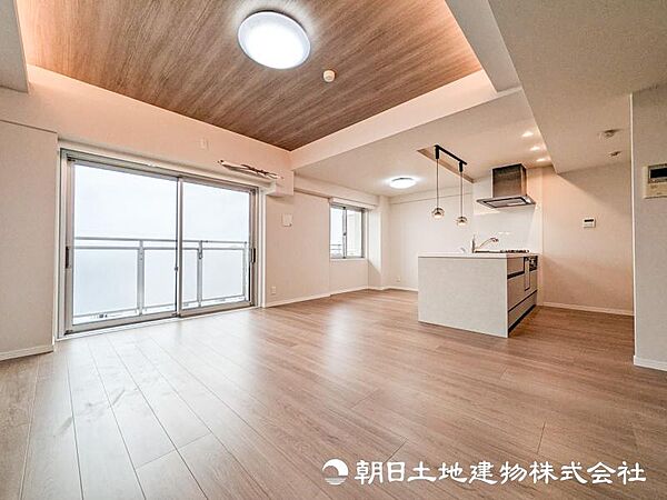 【リビング】背の低い家具を選ぶことで圧迫感のない落ち着く空間になります