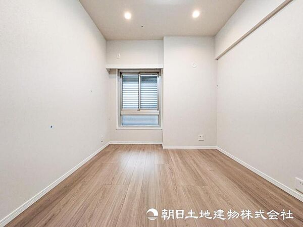 【洋室】静かに過ごしたい時には丁度いい広さ空間のお部屋です