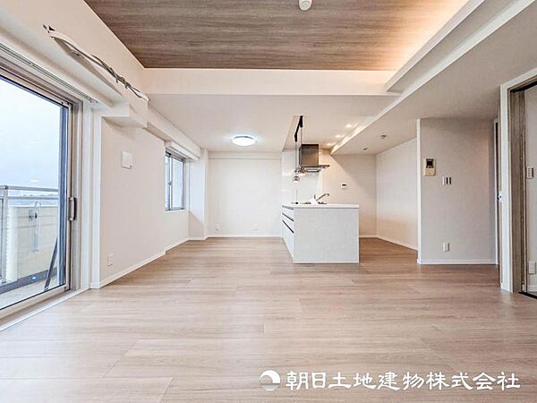 【リビング】収納たっぷりダイニングキッチン。オープンタイプ！カウンターも広々！お手伝いも沢山できそう。