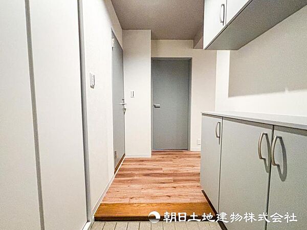 【玄関】どの世帯も安全に出入りができ、いい運気が入ってくる場所には快適な空間を心がけたいですね