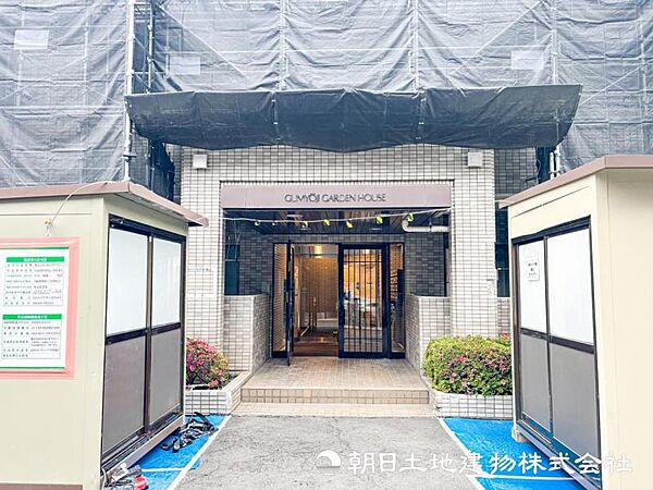 【エントランス】重厚感の溢れるエントランスはマンションの顔！帰宅時、来客時に誇れる空間を演出します！