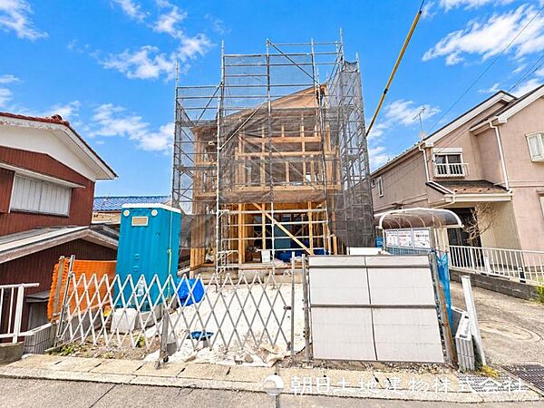 【外観】お部屋の明るさやリビングの広さ、お手持ちの家具の配置など違う視点で見ると新居での家族の過ごし方も感じ取れます