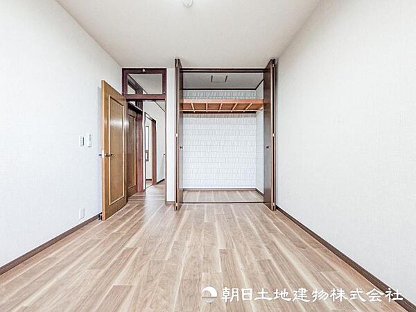 【洋室】お手持ちの家具とも合わせやすいスタンダードな洋室です