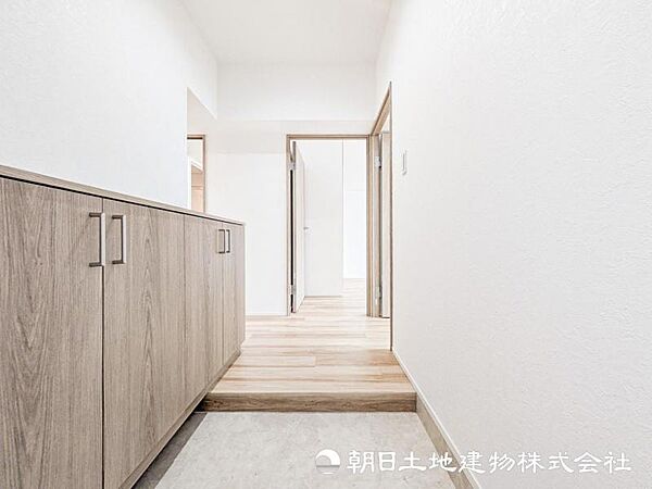 【玄関】どの世帯も安全に出入りができ、いい運気が入ってくる場所には快適な空間を心がけたいですね