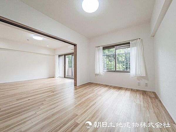【洋室】休日はゴロゴロできるプライベート空間を重視したお部屋で過ごしたいですね