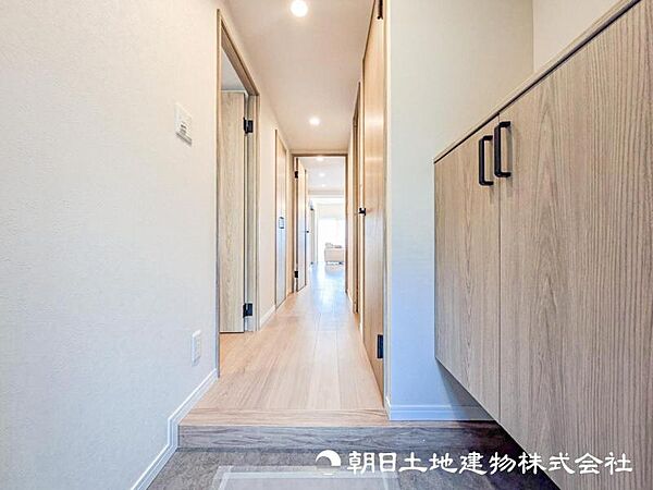 【玄関】どの世帯も安全に出入りができ、いい運気が入ってくる場所には快適な空間を心がけたいですね