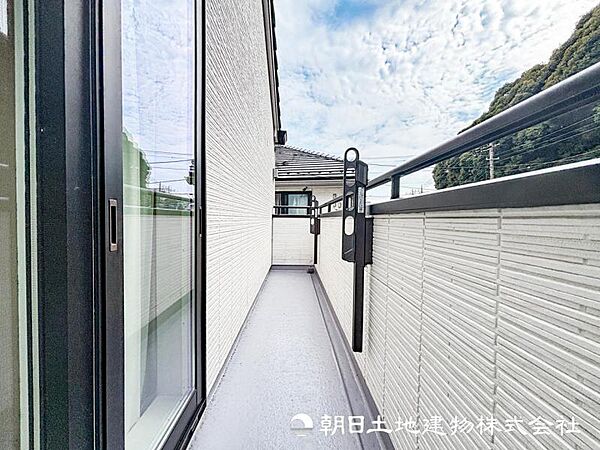 【バルコニー】外干しすればお日様のいい匂いに包まれますね