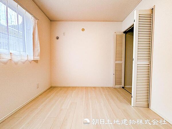 【洋室】休日はゴロゴロできるプライベート空間を重視したお部屋で過ごしたいですね