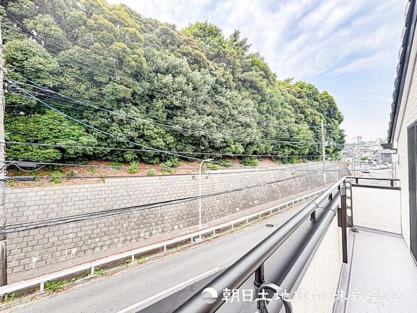 【バルコニー】見上げる空で気分も気持ちもリフレッシュできるバルコニーは気持ちよい空間！