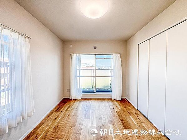 【洋室】静かに過ごしたい時には丁度いい広さ空間のお部屋です