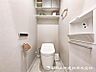 トイレ：【トイレ】小さな空間だからこそ機能性のある快適なトイレは、清潔感をキープしお手入れしやすいよう作られています