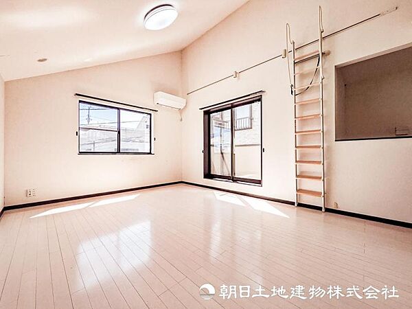 【リビング】家族との時間、自分の時間を大切にできる空間はここにあります。ご家族だんらんの時間をどうぞ！