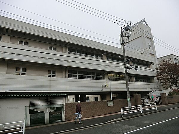 横浜市立浦島丘中学校910ｍ