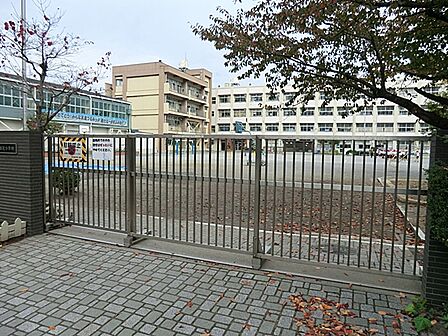 横浜市立鶴見小学校290m