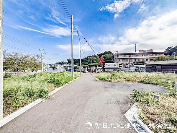 【土地】低層の一戸建を中心とした街並が続き周辺は陽当り良好！採光や開放性に恵まれた住環境となります！