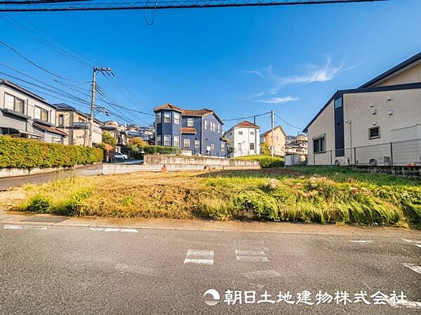 【土地】低層の一戸建を中心とした街並が続き周辺は陽当り良好！採光や開放性に恵まれた住環境となります！