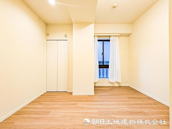 【洋室】静かに過ごしたい時には丁度いい広さ空間のお部屋です