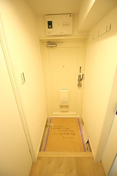 上質感漂う玄関です♪居住者の帰り、訪れる方を優しく迎える・安らぎに満ちた生活空間を予感させるようなその佇まいが魅力的ですね。
